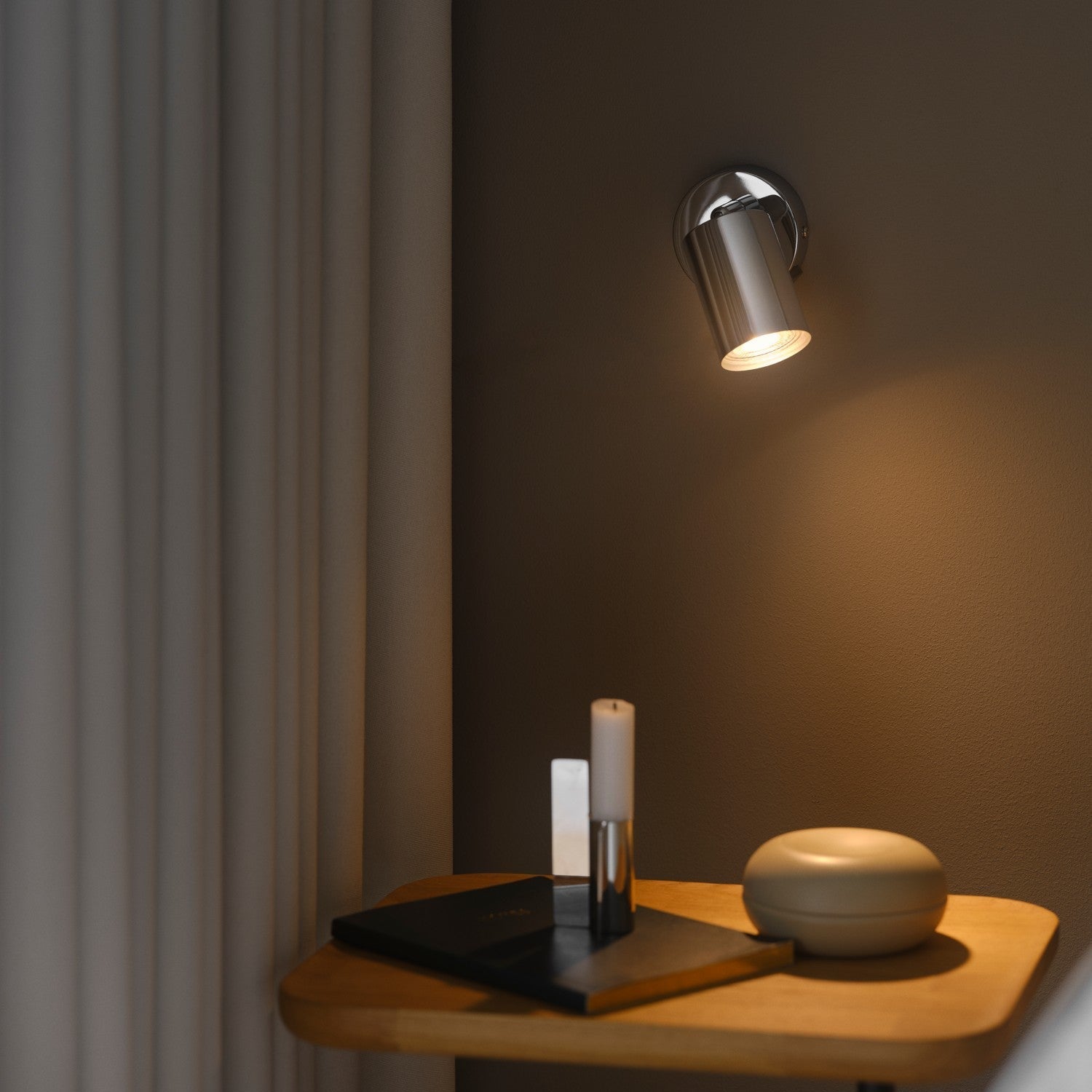 Explore Wall Lamp