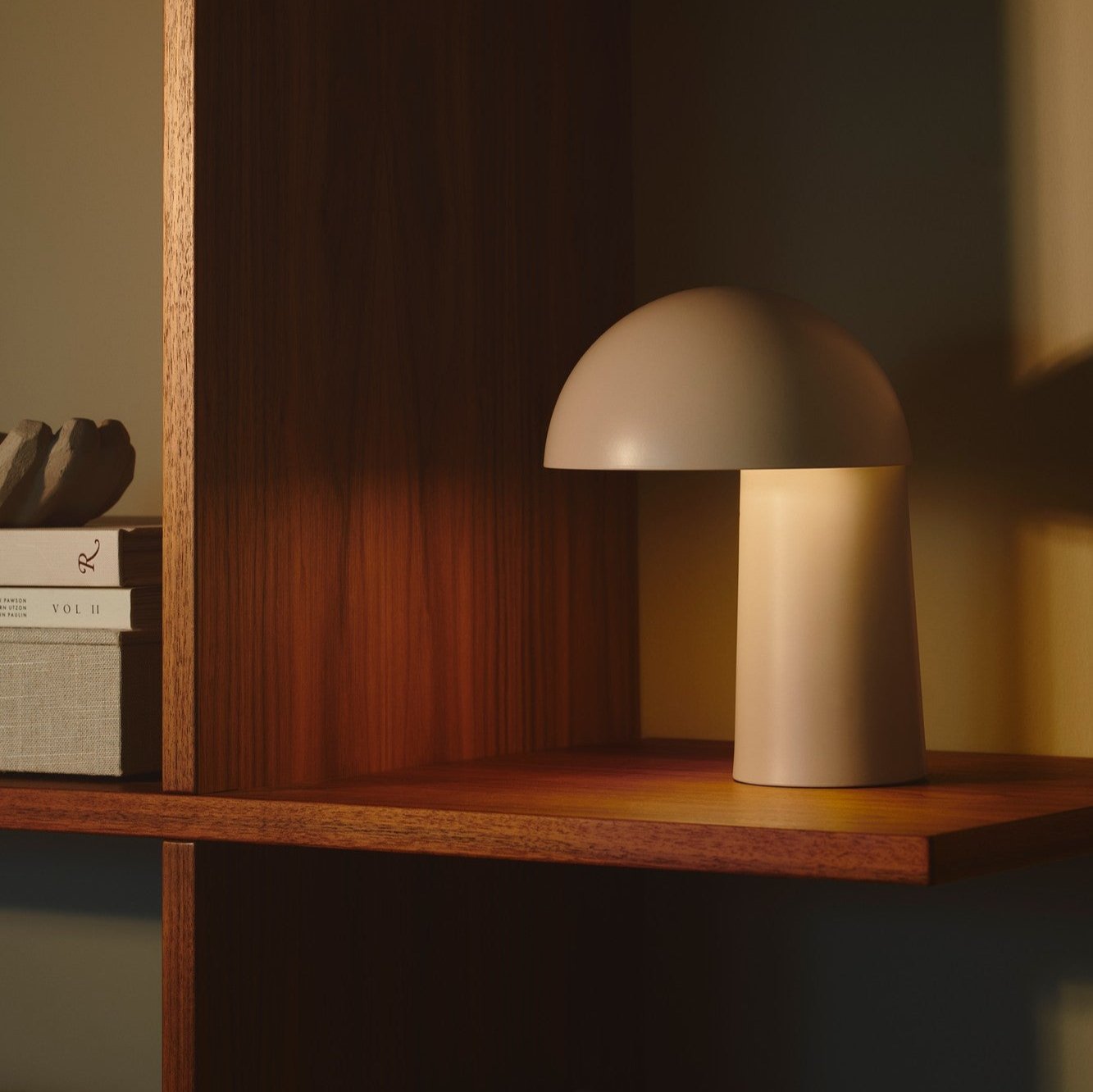 Faye Portable Table Lamp, Black
