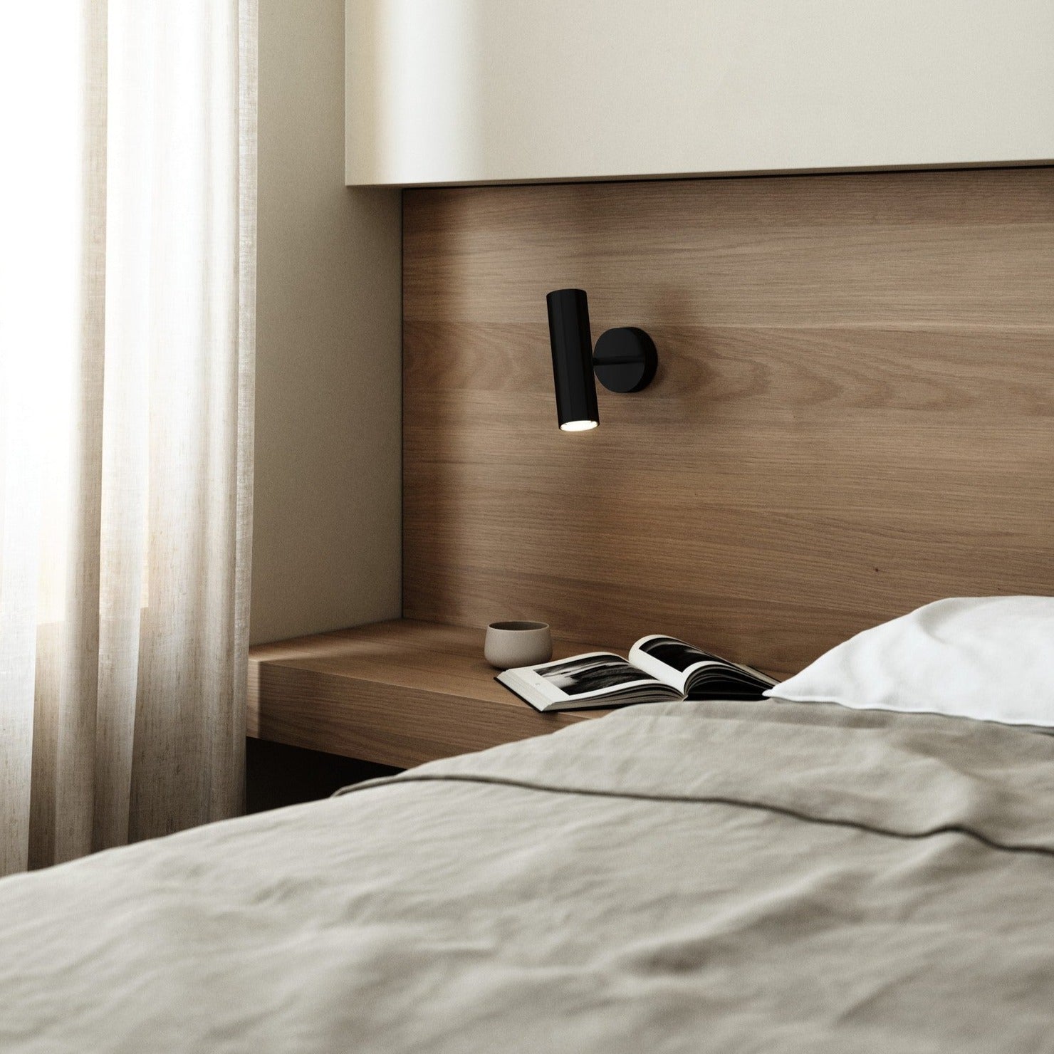 MIB Wall Light