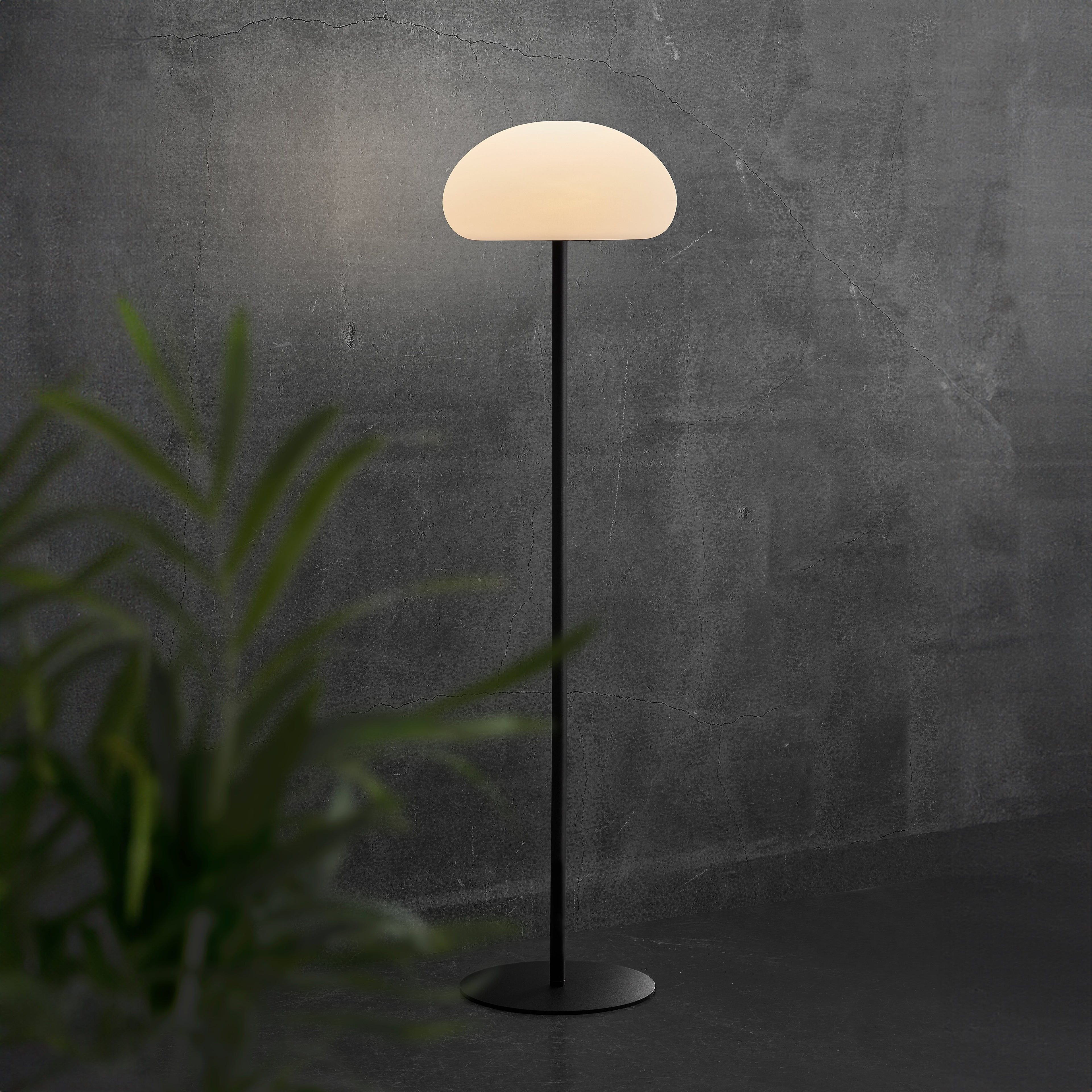 Sponge 34 Rechargeable Floor Lamp, Black/Opal