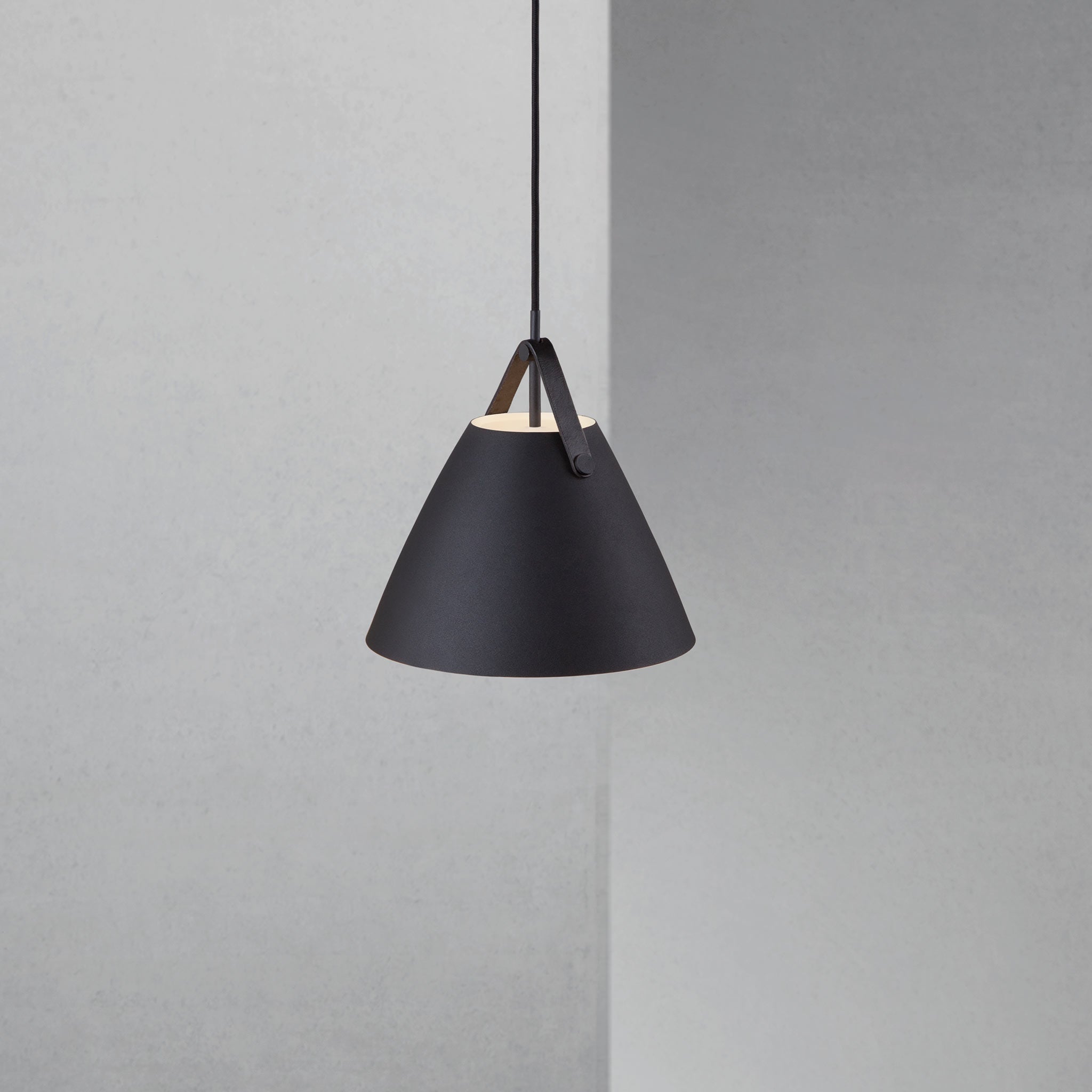 Strap 27 Pendant Light